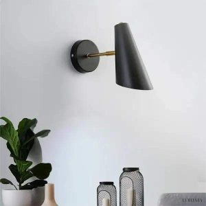 Nowoczesna industrialna lampa ścienna regulowana do sypialni