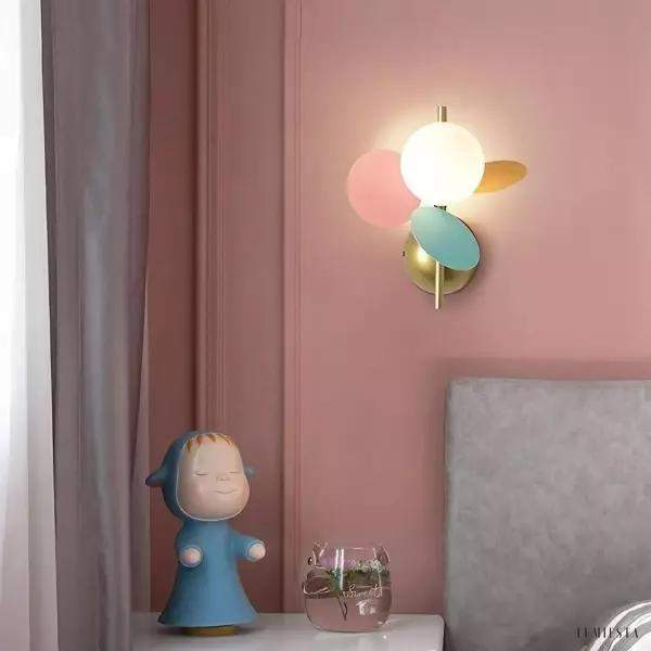 Kolorowa lampa ścienna w kształcie globu z liśćmi