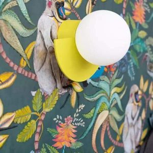 Kolorowa lampa ścienna Nordic Candy z szklanym kloszem