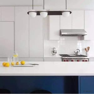 Lampa wisząca z kolekcji Laurent mleczny globus nowoczesny styl