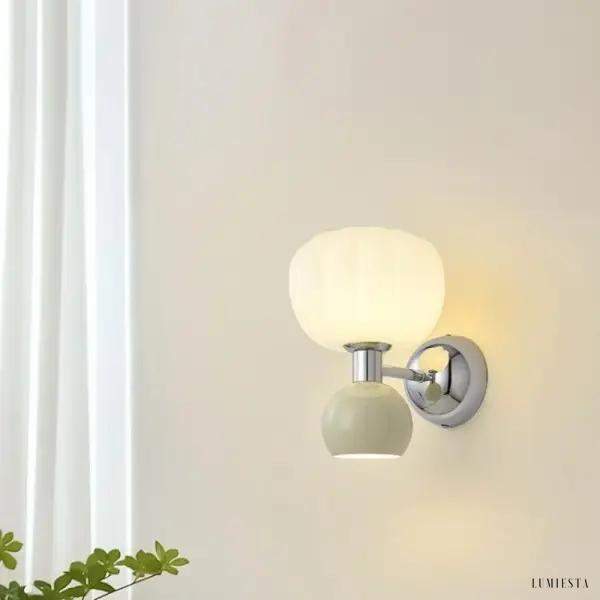 Lampa ścienna Bauhaus z asymetrycznym kloszem w stylu nowoczesnym