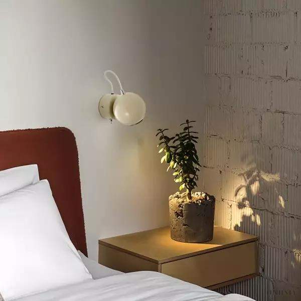 Lampa ścienna Magnetic Attractor Ball nowoczesna kremowa