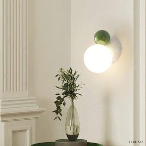 Stylowa lampa ścienna kula akrylowa w kolorze kremowym