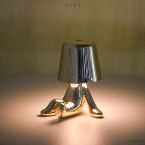 Innowacyjna lampa Thinker w kształcie postaci złotej lub chromowanej