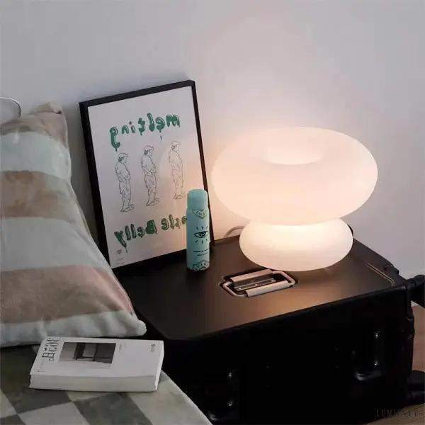 Bauhaus biała lampa stołowa w kształcie grzyba minimalistyczna