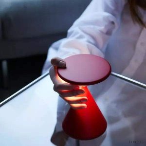 Lampka stołowa Salt i Pepper w kształcie klepsydry z funkcją dotykową