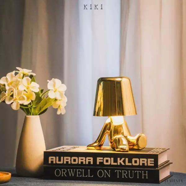 Innowacyjna lampa Thinker w kształcie postaci złotej lub chromowanej