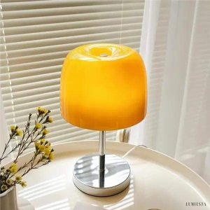 Minimalistyczna lampa stołowa Bauhaus z kolorowym kloszem