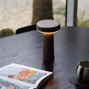 Lampa przenośna Muuto Ease minimalistyczny styl i funkcjonalność