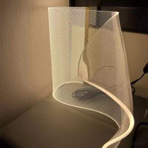 Nowoczesna lampa stołowa GWEILO o zjawiskowym kształcie