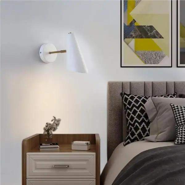 Nowoczesna industrialna lampa ścienna regulowana do sypialni