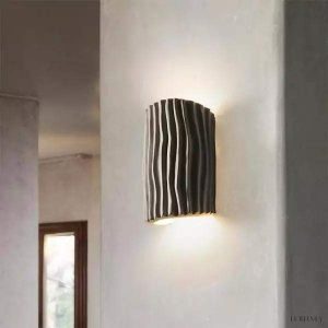 Stylowa lampka ścienna z żywicy w skandynawskim stylu