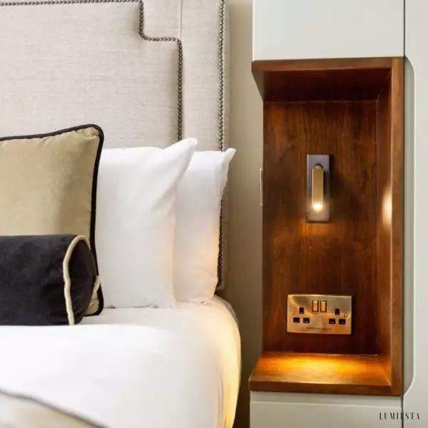 Lampa LED do czytania z regulowanym ramieniem ścienna