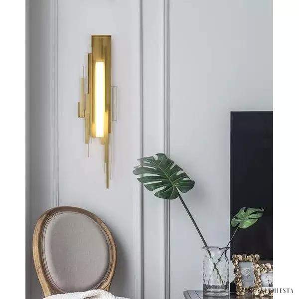 image_7-593.jpg Brutalistowa lampa ścienna metalowa z akrylowym kloszem