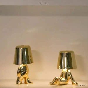 Innowacyjna lampa Thinker w kształcie postaci złotej lub chromowanej