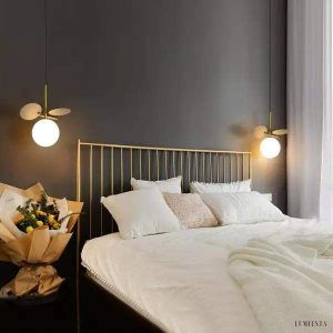 Wielokolorowa lampa wisząca szklana kula w designie liścia