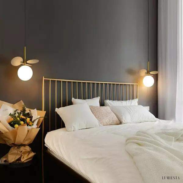 Wielokolorowa lampa wisząca szklana kula w designie liścia