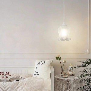 Szklana Lampa Wisząca Flower Bud w Kształcie Kwiatu