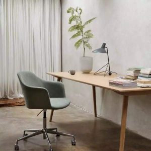 Lampka stołowa w stylu minimalistycznym na tripodzie HM9