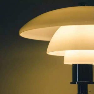 Lampa stołowa w stylu duńskim z wielowarstwowymi kloszami
