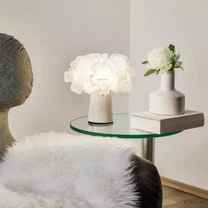 Lampa stołowa Slamp Clizia w kształcie kwiatów biała