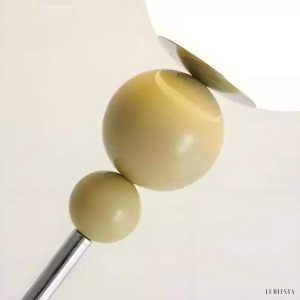 Lampa stołowa Multi Ball w nordyckim stylu z kulami