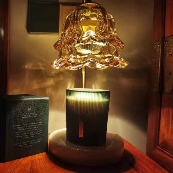 Lampa stołowa w stylu romantycznym z funkcją topnienia wosku