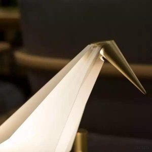 Żyrandol Birdy w stylu rzeźbiarskim z akrylu