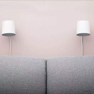 Lampka ścienna Normann Copenhagen Rise minimalistyczna biała