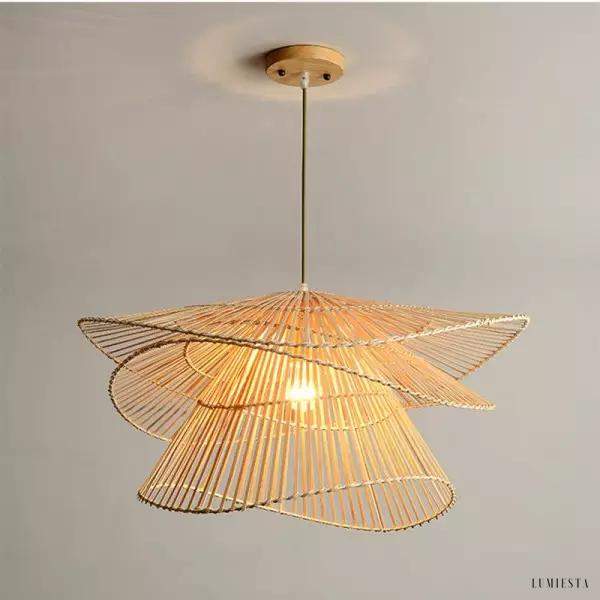 Rattanowa lampa wisząca w stylu wiejskim