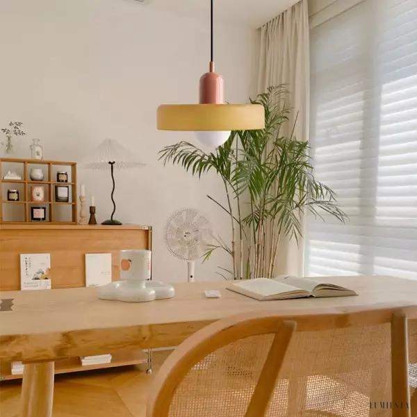 Nowoczesna lampa wisząca z kolorowym kloszem PMMA