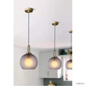 Szklana lampa wisząca w stylu retro z miedzianym wykończeniem