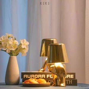 Innowacyjna lampa Thinker w kształcie postaci złotej lub chromowanej