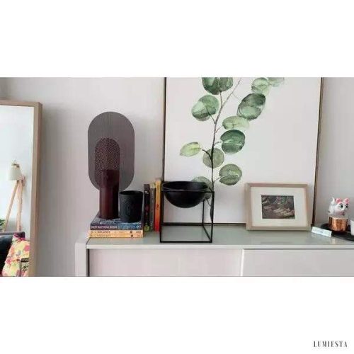 Stylowa lampa stołowa w kształcie filtra metalowego