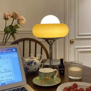 Stylowa lampa stołowa Bauhaus Egg Tart w minimalistycznym wzornictwie