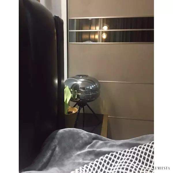 Lampa stołowa z lakierowanego szkła w nowoczesnym stylu