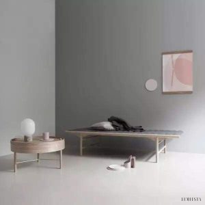 Lampa stołowa JWDA z opalowym kloszem w nowoczesnym stylu