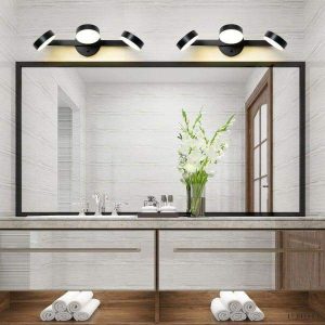 Nowoczesna lampa ścienna z regulowanymi okrągłymi kloszami