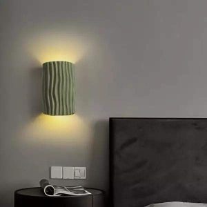 Stylowa lampka ścienna z żywicy w skandynawskim stylu