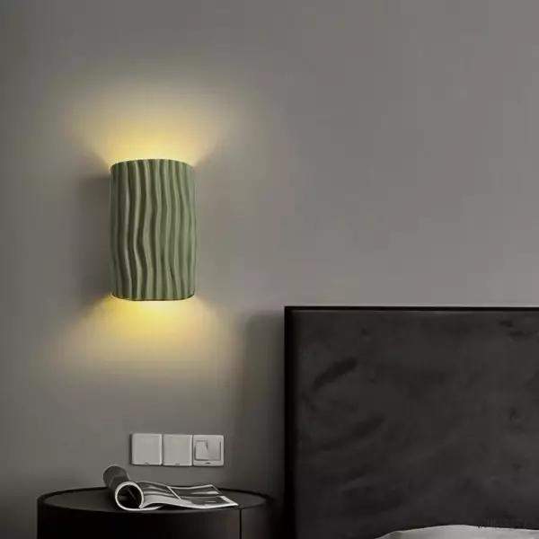 Stylowa lampka ścienna z żywicy w skandynawskim stylu
