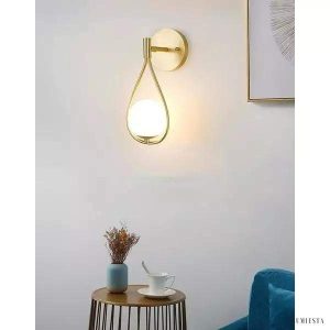 Lampa ścienna z mosiądzu w stylu vintage z opalowym kloszem