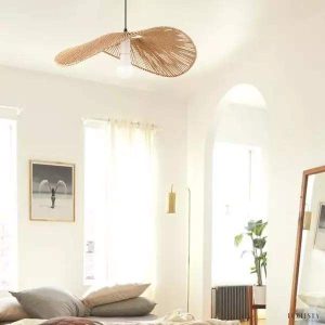 Rattanowa lampa wisząca Wabi Sabi ze słomkowym kapeluszem