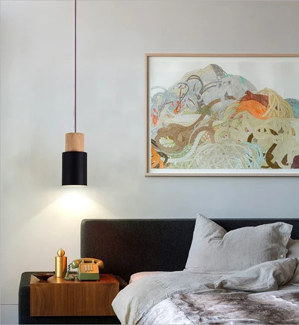 Lampa wisząca cylindryczna z drewnianym akcentem