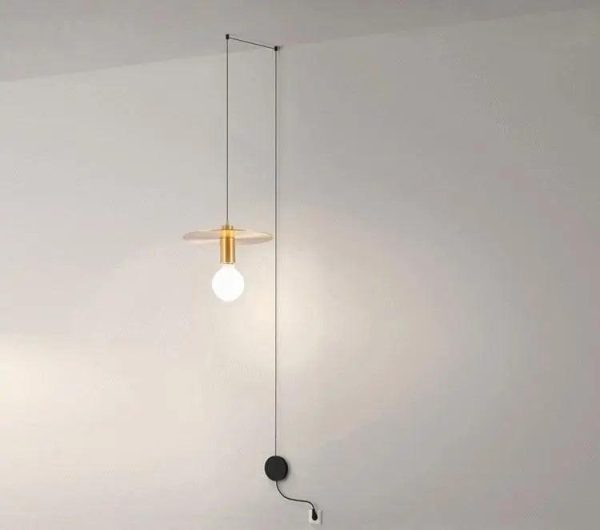 Nowoczesna lampa wisząca złota minimalistyczna styl loftowy