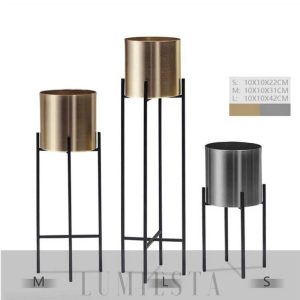 Elegancki metalowy stojak na doniczkę w nowoczesnym stylu