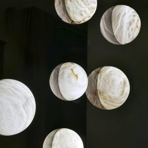 Lampka ścienna Alabaster Pebble biała, elegancka