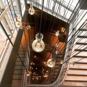 Raindropa - lampa wisząca w stylu nowoczesnym z kryształami