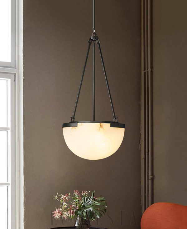 Istarna - lampa wisząca półokrągła z alabastru i metalu
