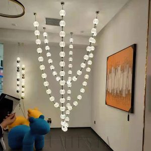 Nowoczesna lampa wisząca Afralia, kule chromowane