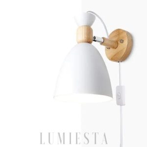 Lampka ścienna w stylu skandynawskim z białym kloszem